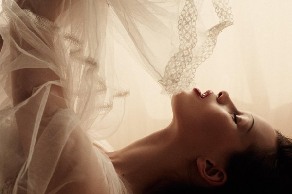 Девушка нежность