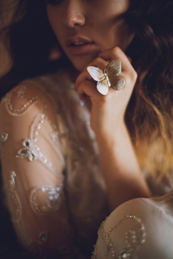 Девушка нежность