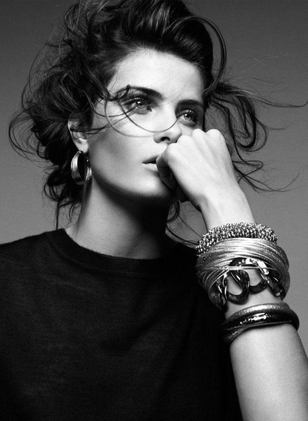 Девушка сильная