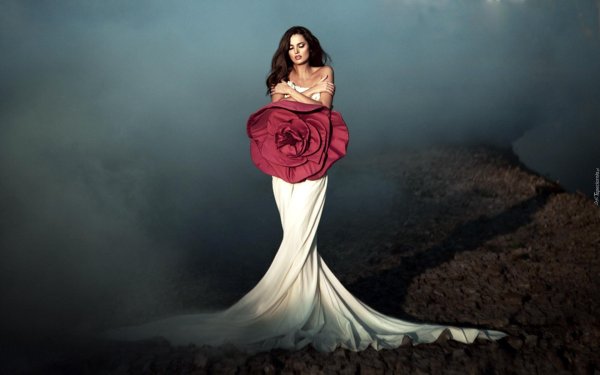 Девушка сильная