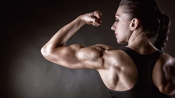 Девушка сильная