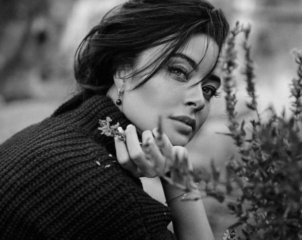 Девушка сильная