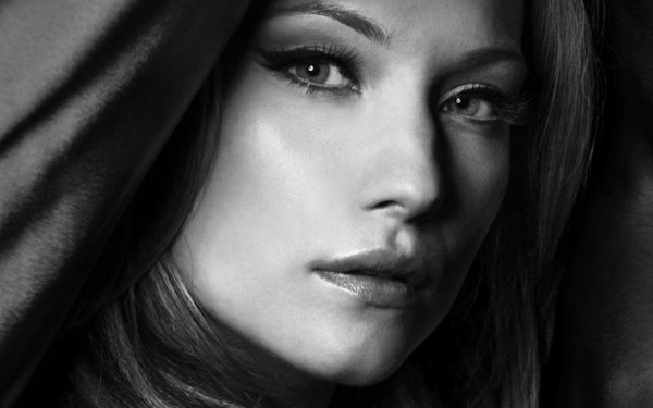 Девушка сильная