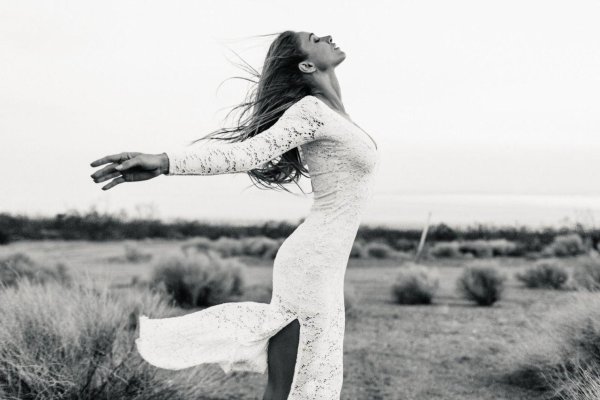 Девушка сильная