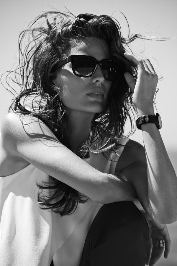 Девушка сильная