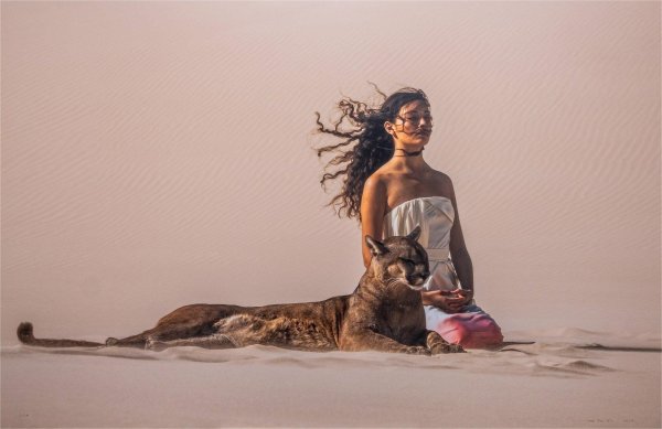 Девушка сильная