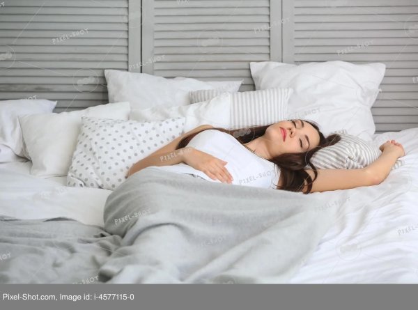 Постель девушка