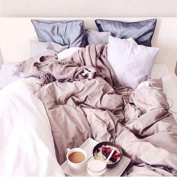 Постель девушка