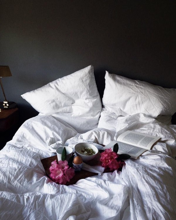 Постель девушка