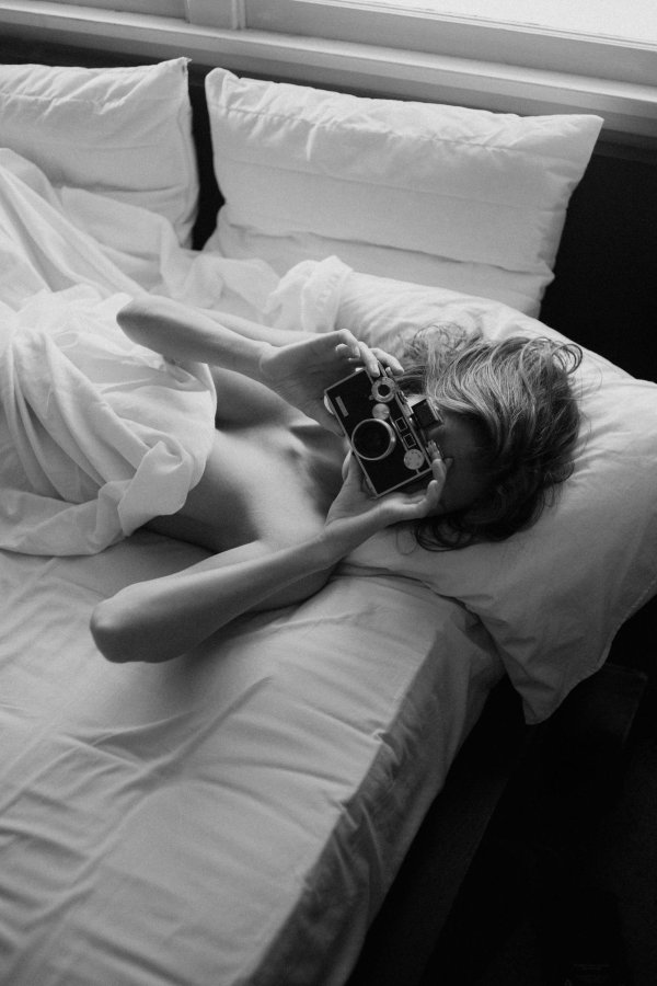 Постель девушка