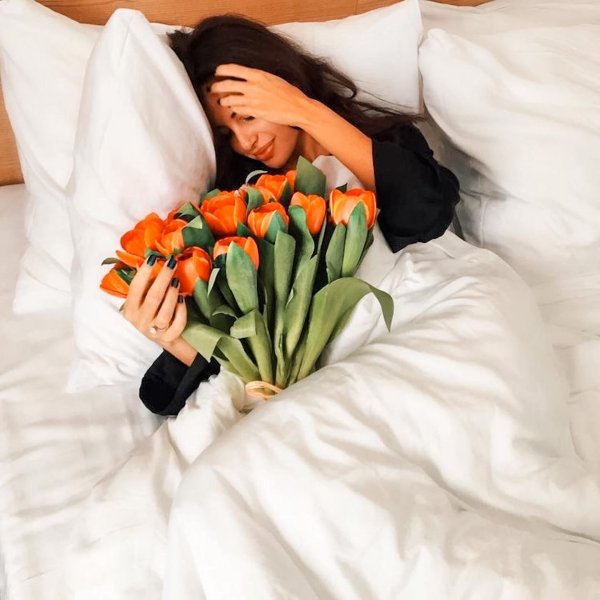 Постель девушка