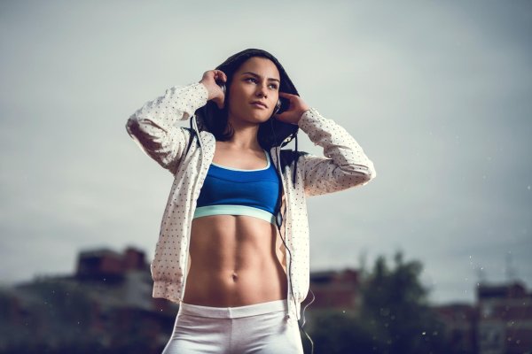 Девушка занимаются