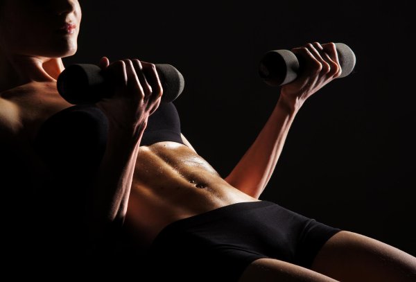 Девушка занимаются