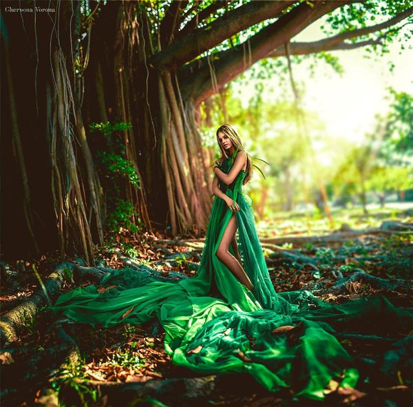 Зеленая девушка