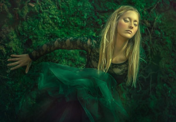 Зеленая девушка