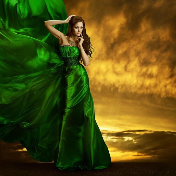 Зеленая девушка