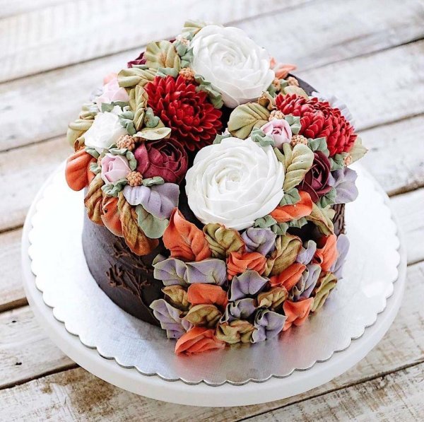 украшение торта съедобными цветами