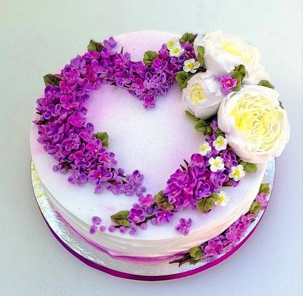 украшение торта живыми цветами