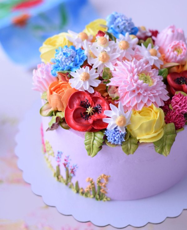 кремовые цветы малиновка