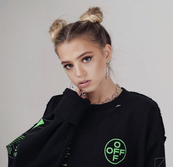 Девушка юля