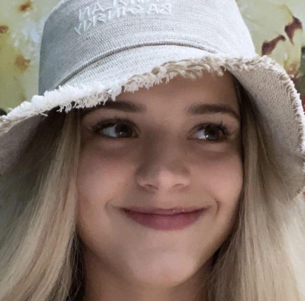 Девушка юля