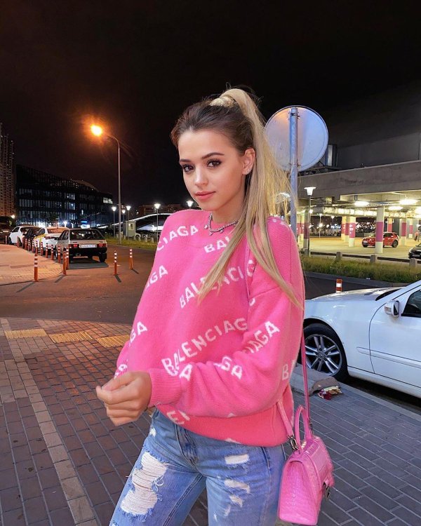 Девушка юля