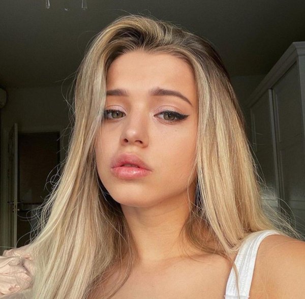 Девушка юля