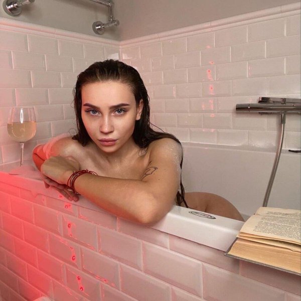 Девушка юля