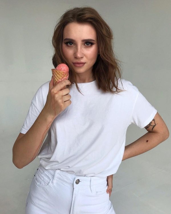 Девушка юля