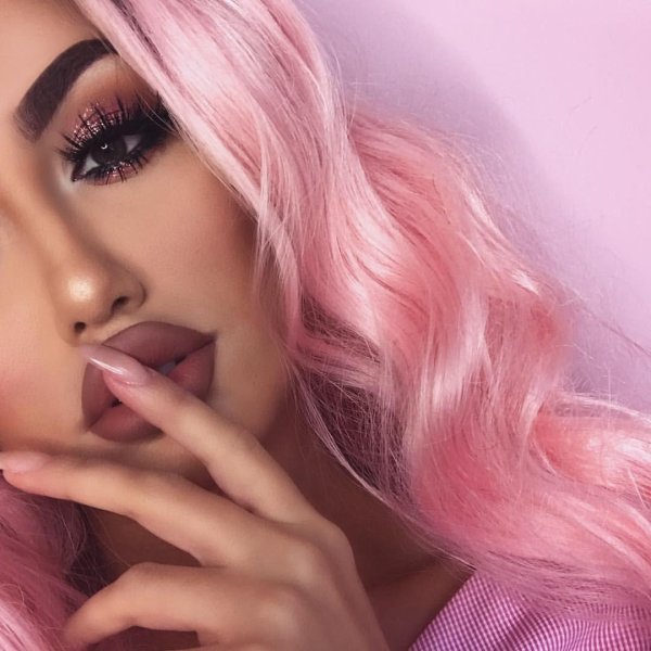 Девушка розовый