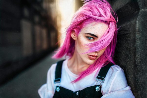 Девушка розовый