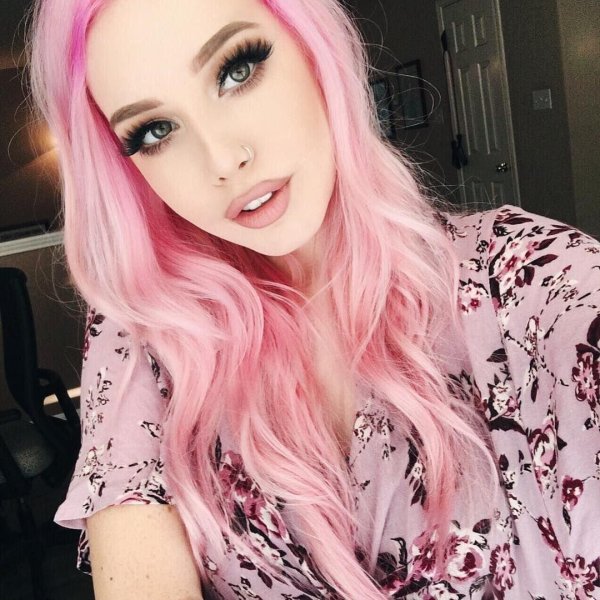 Девушка розовый