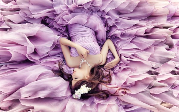 Девушка розовый