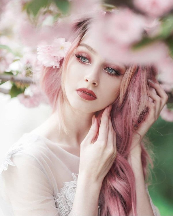 Девушка розовый