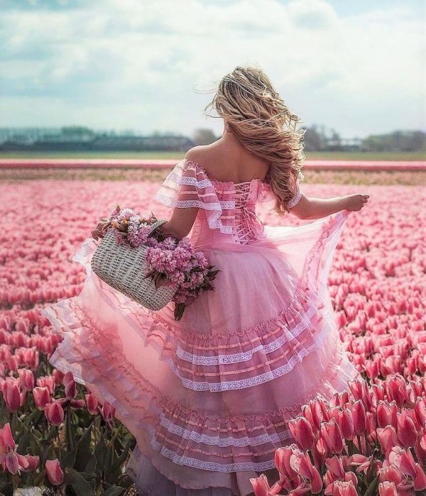 Девушка розовый