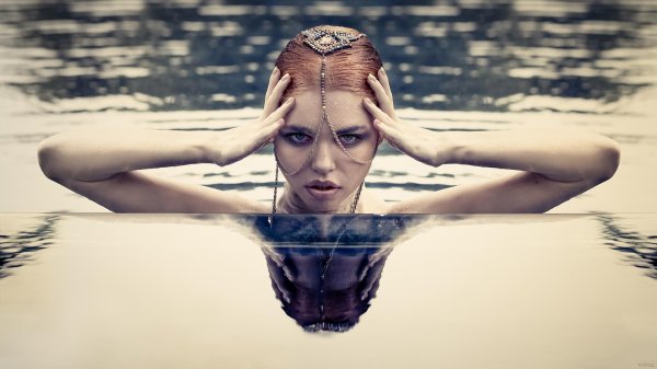 Девушка вода