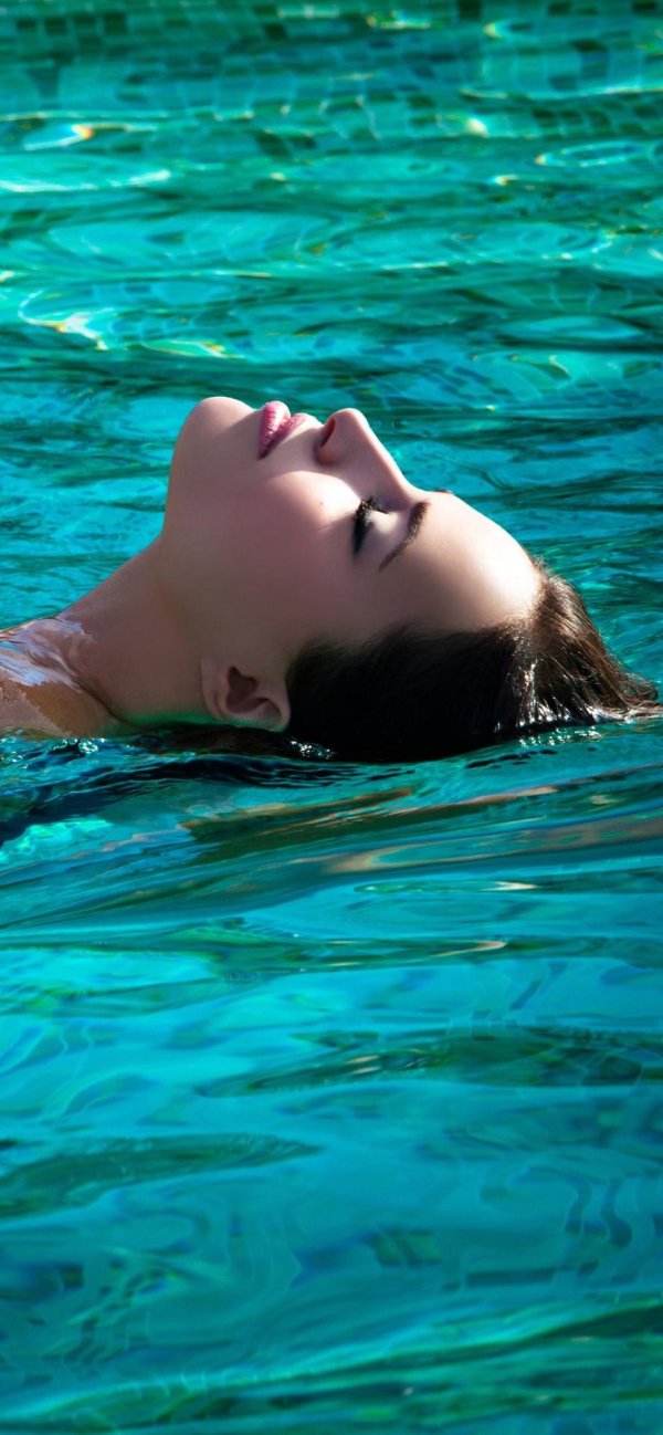 Девушка вода