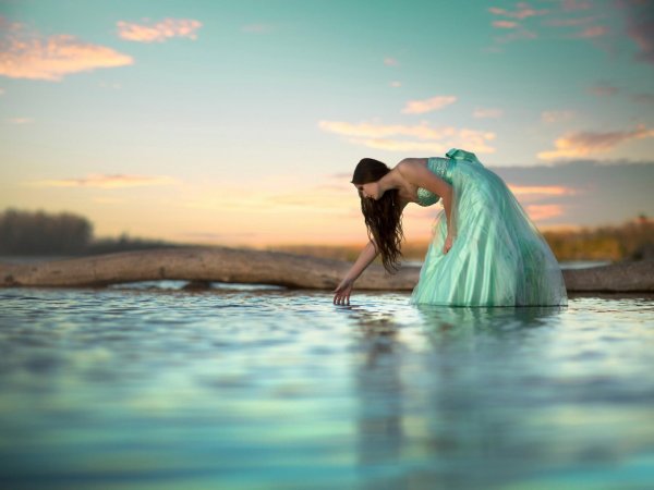 Девушка вода