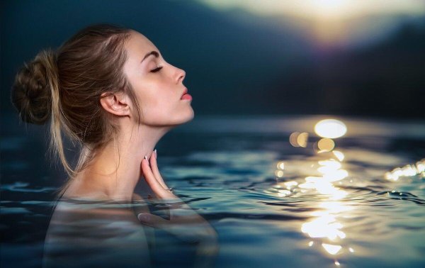 Девушка вода