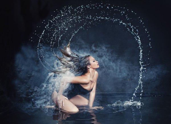 Девушка вода