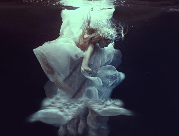 Девушка вода