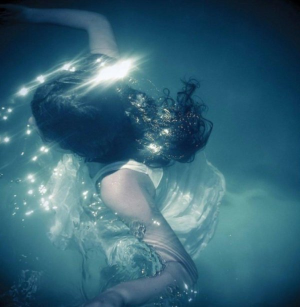 Девушка вода