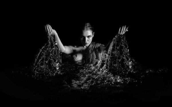 Девушка вода