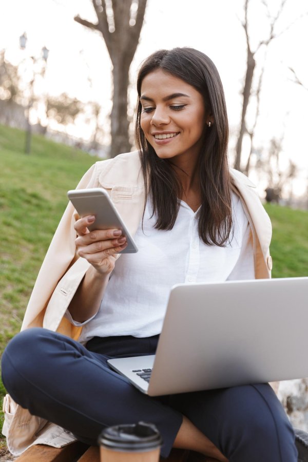 Девушка ноутбук