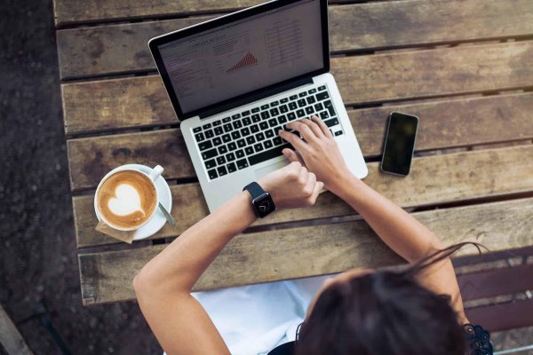 Девушка ноутбук