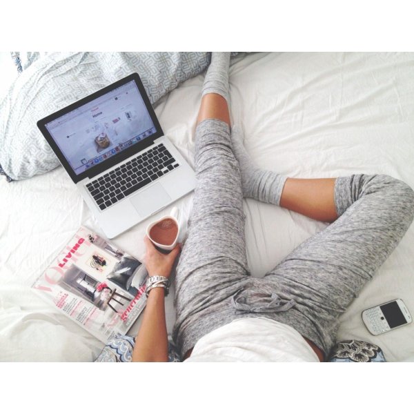 Девушка ноутбук