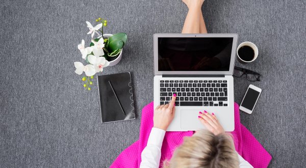 Девушка ноутбук