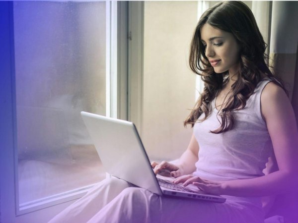 Девушка ноутбук