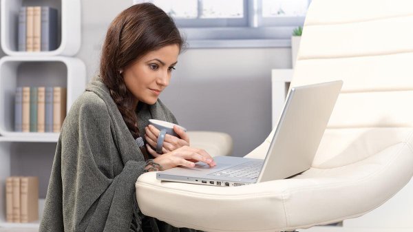 Девушка ноутбук