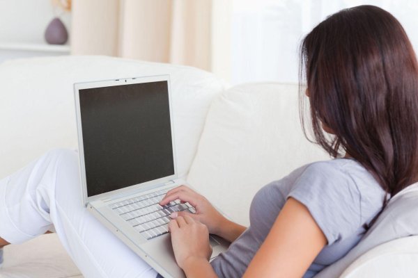 Девушка ноутбук